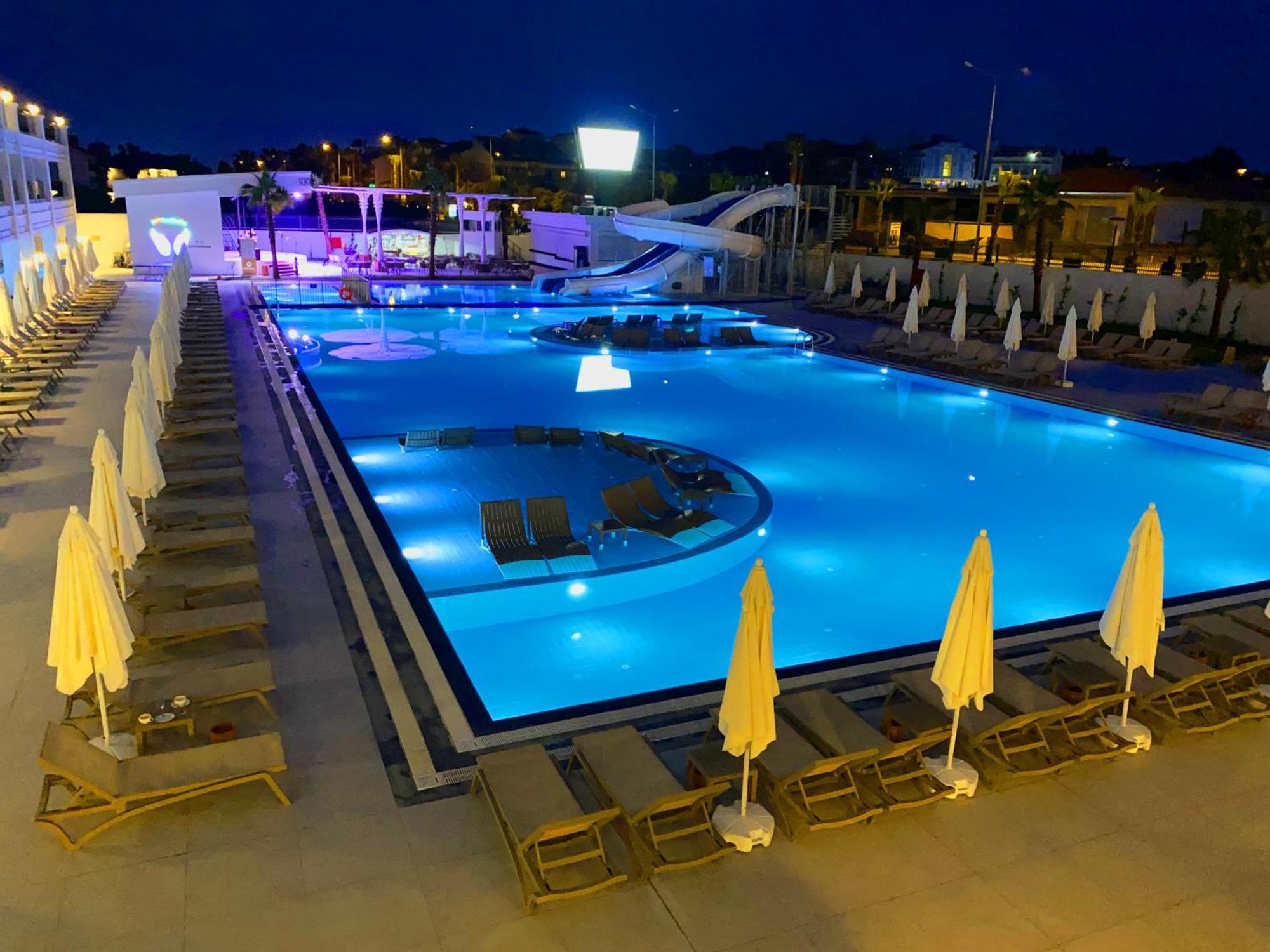Sunthalia Hotels & Resorts Ultra All Inclusive Adults Only Party Hotel Side Exteriér fotografie